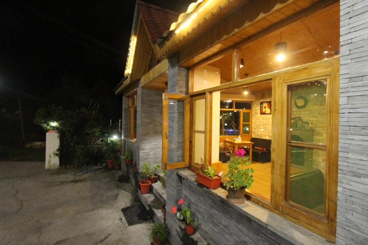 Holiday Hill Mountain View With Balcony МакЛеод Ганж Екстериор снимка